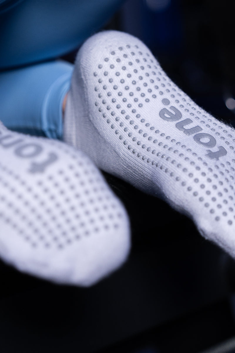 tone. Grip Socks short - white