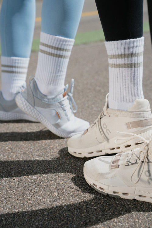 tone. Grip Socks - white